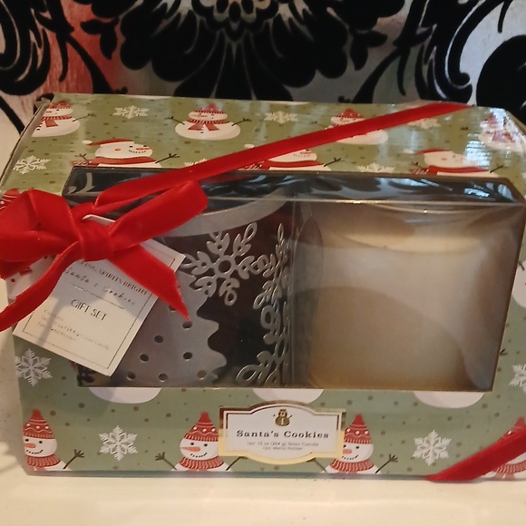 Santa's Cookies Holiday Candle Gift Set - Picture 2 of 3